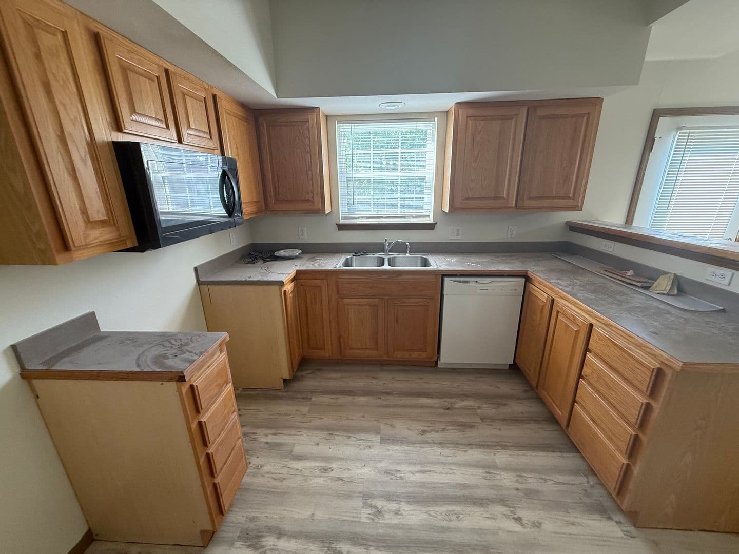Columbia House: 5000 Derby Ridge Dr - 208