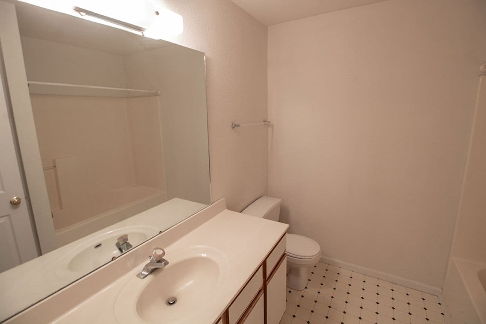 Columbia Apartment: 5200-5202 Tessa Way