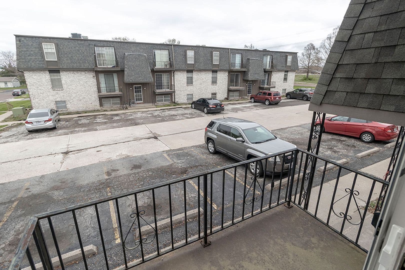 Columbia Apartment: 3408 Balboa Ln #26