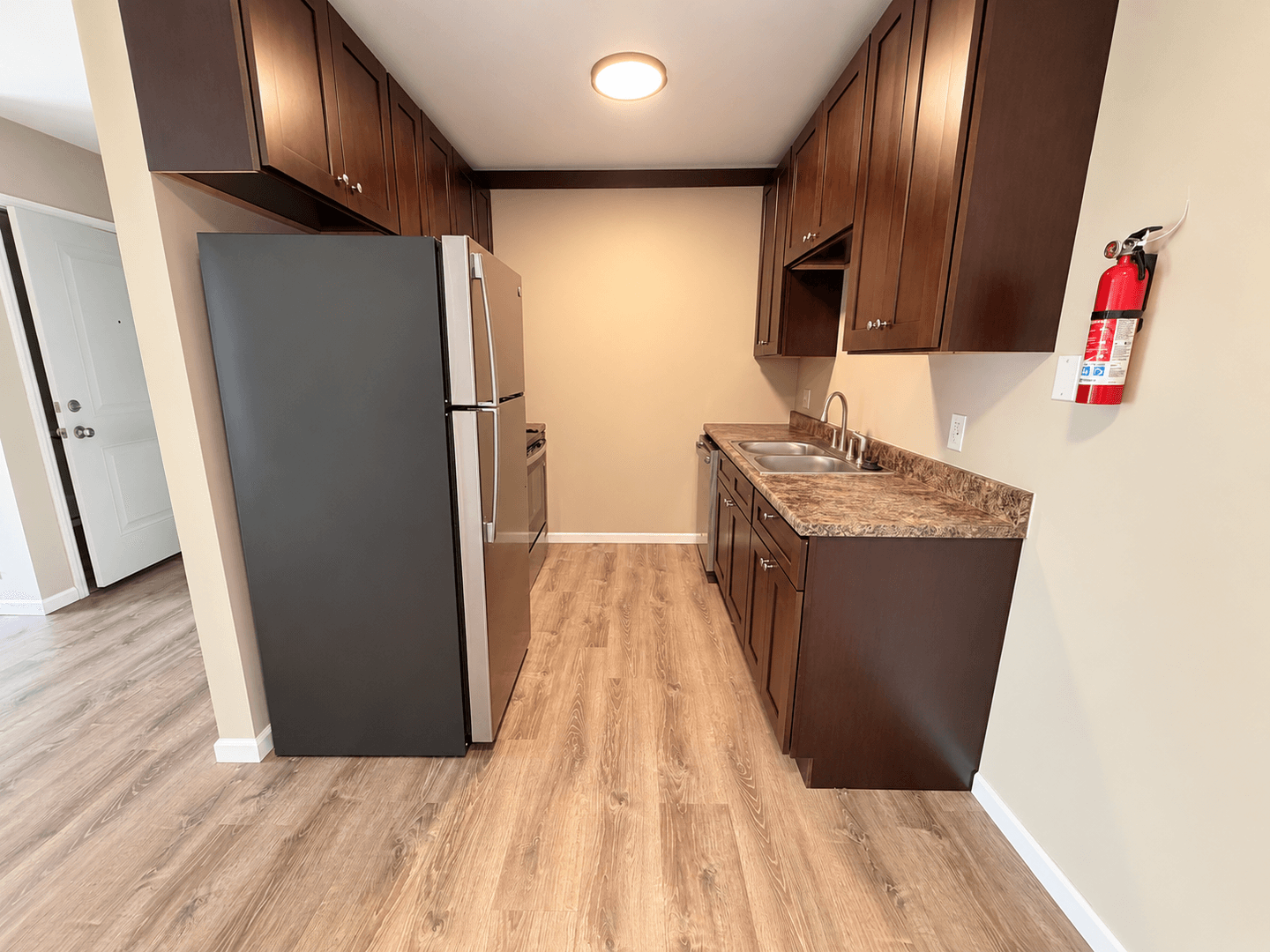 Columbia Apartment: 3408 Balboa Ln #45