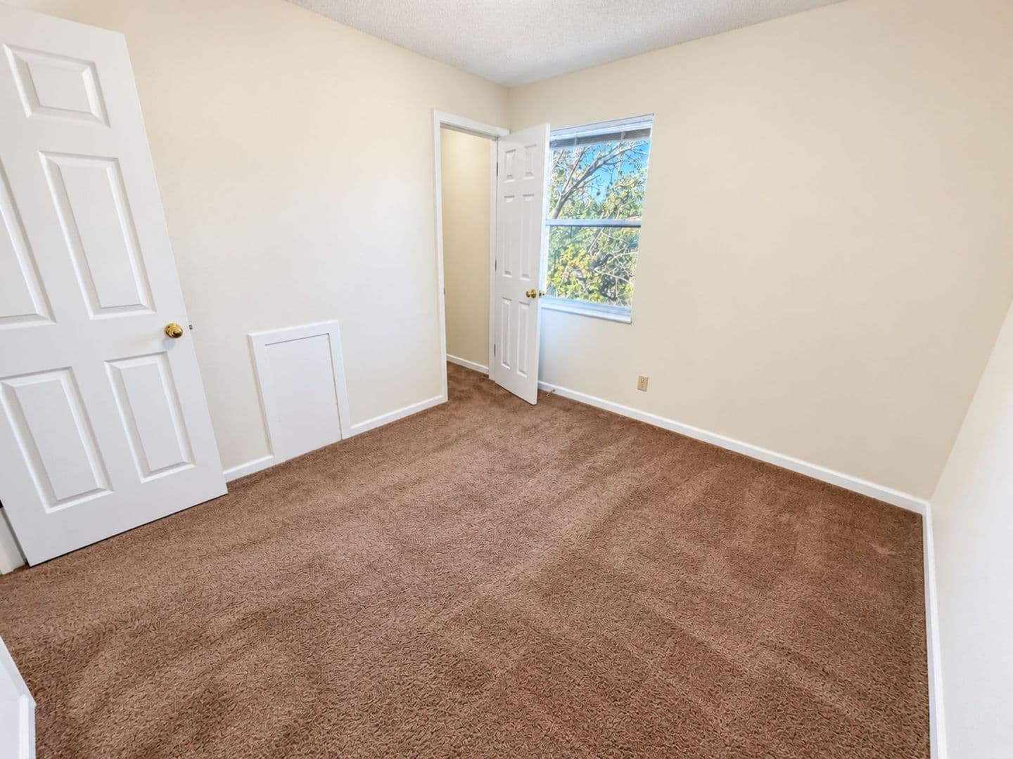 Jefferson City House: 907 Southwest Blvd B-6