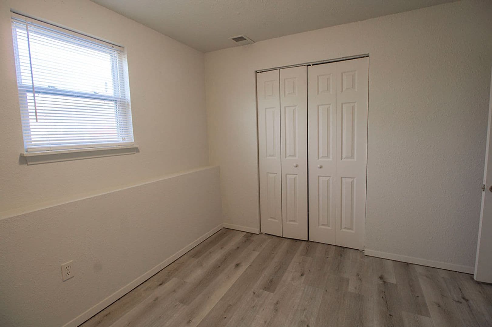 Columbia House: 1005 W Ash St