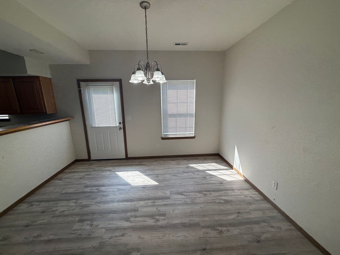 Columbia House: 5000 Derby Ridge Dr - 208