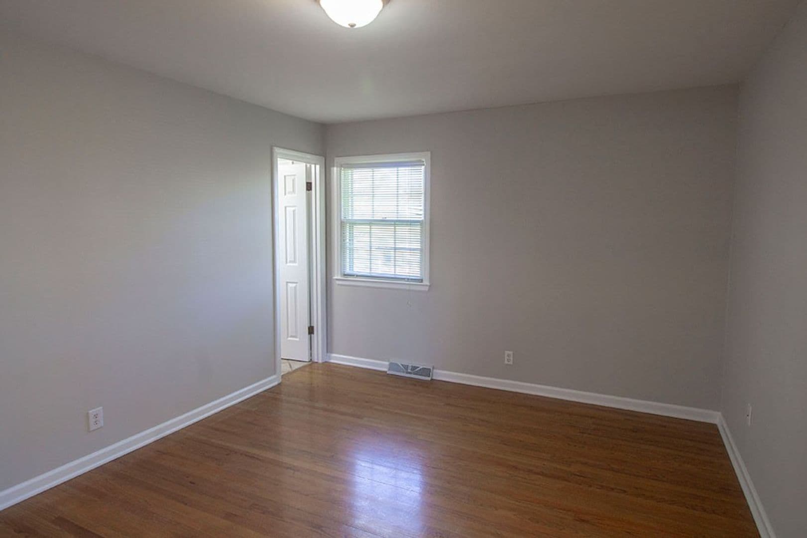 Columbia House: 2207 Bushnell Dr