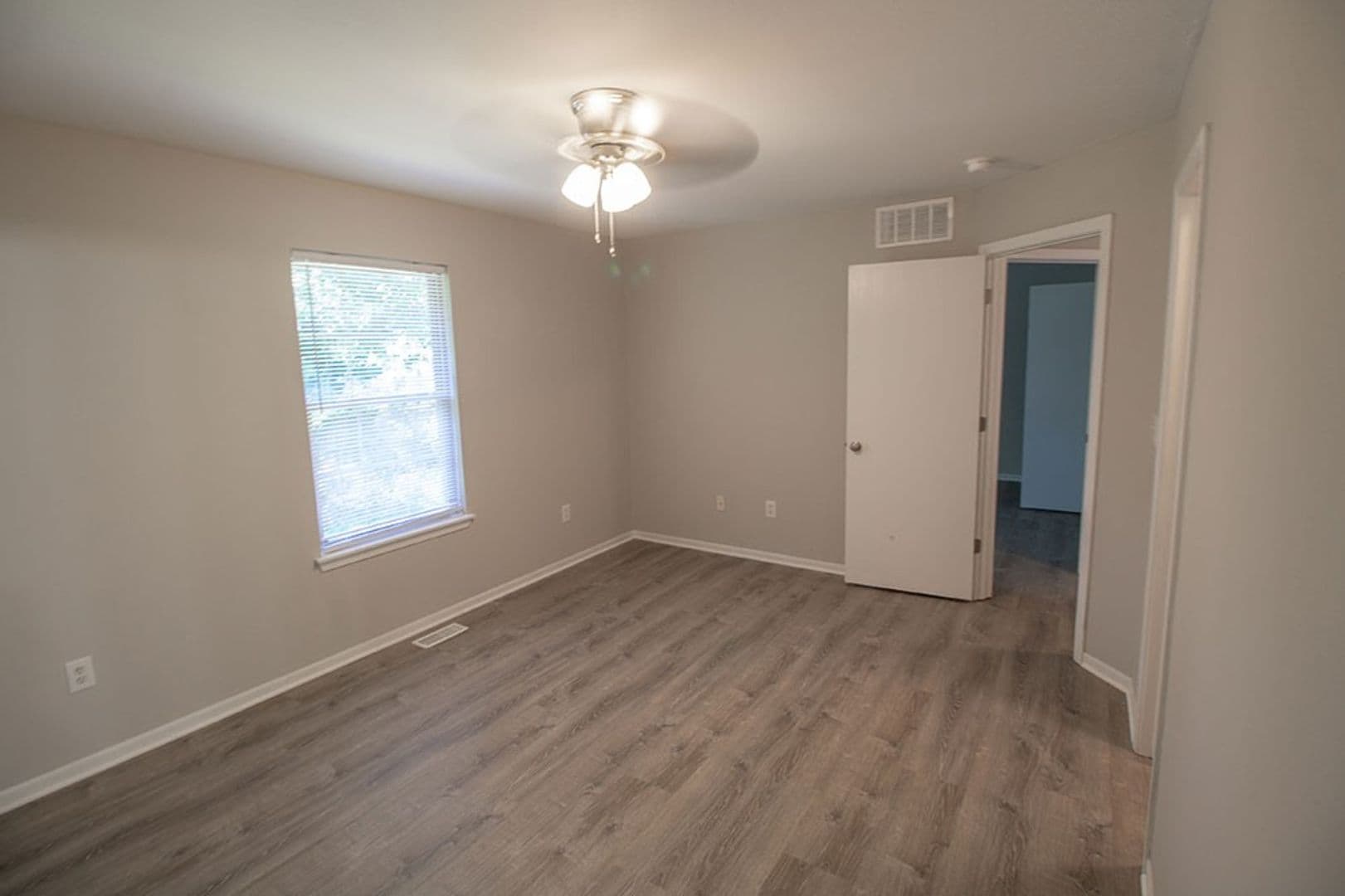 Columbia House: 1413 Greensboro Dr