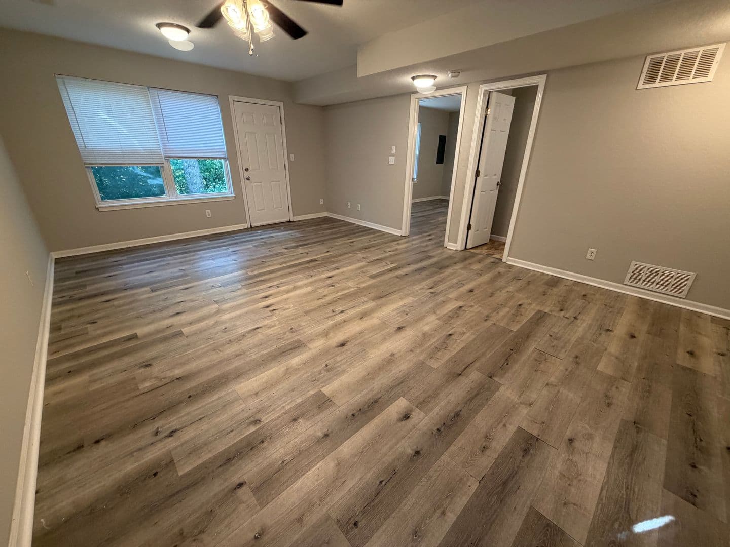 Columbia House: 5308 Godas Cir