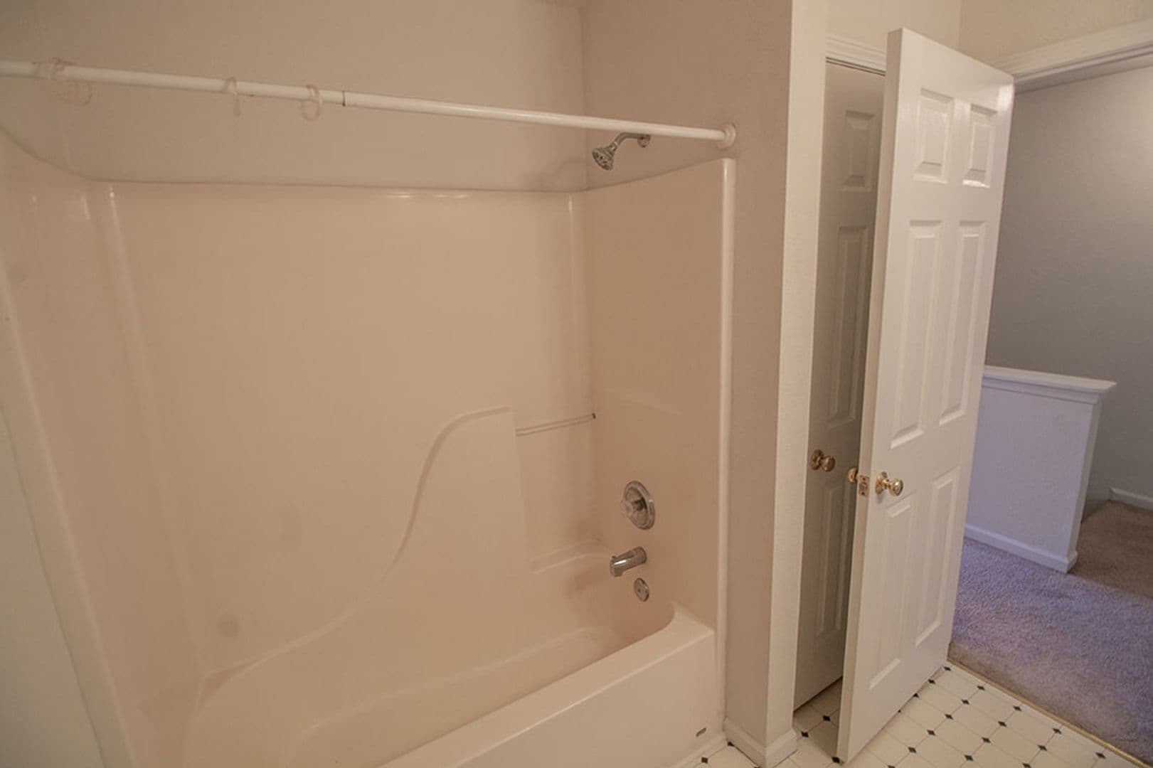 Columbia Apartment: 5200-5202 Tessa Way