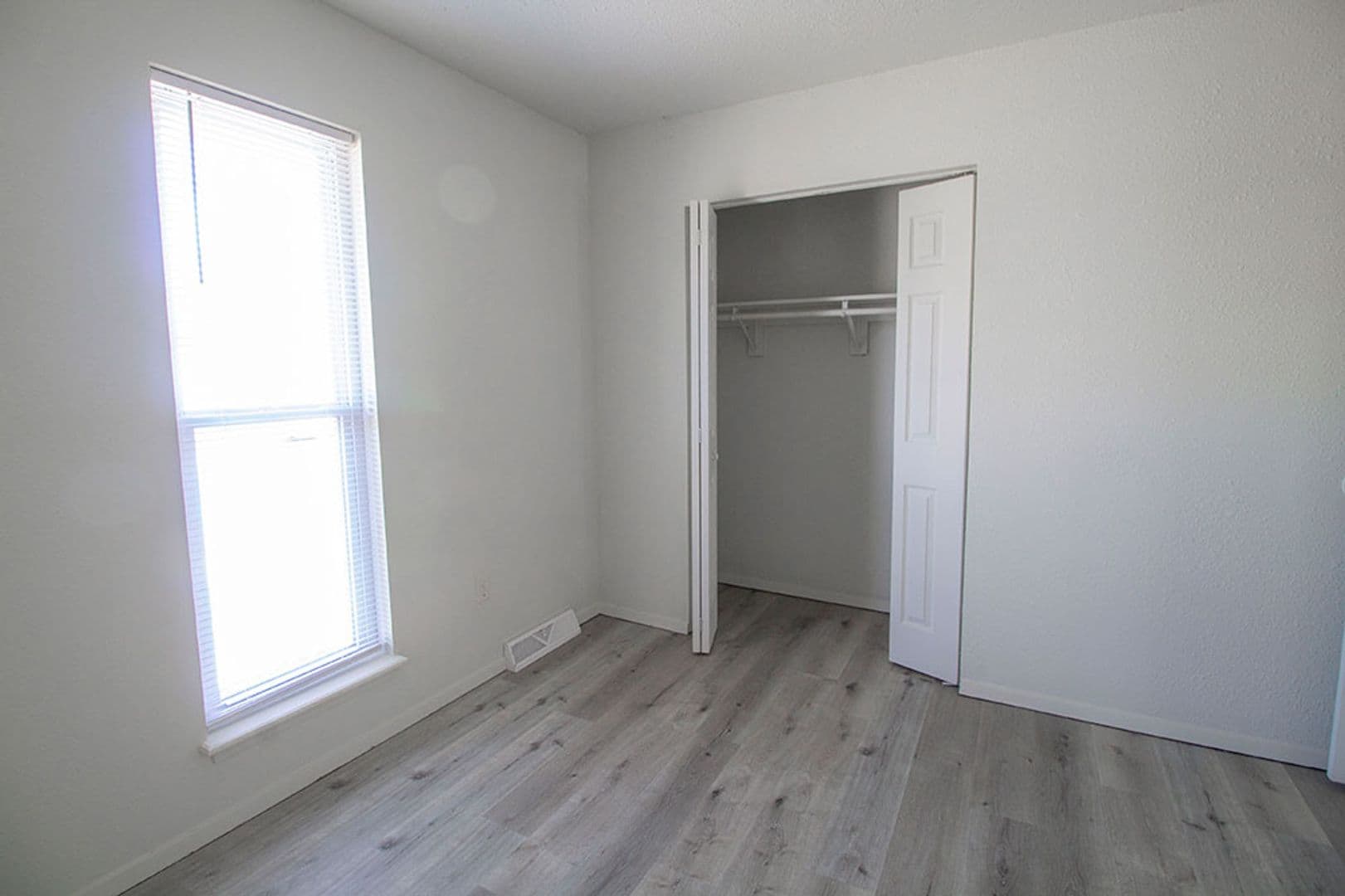 Columbia House: 1005 W Ash St