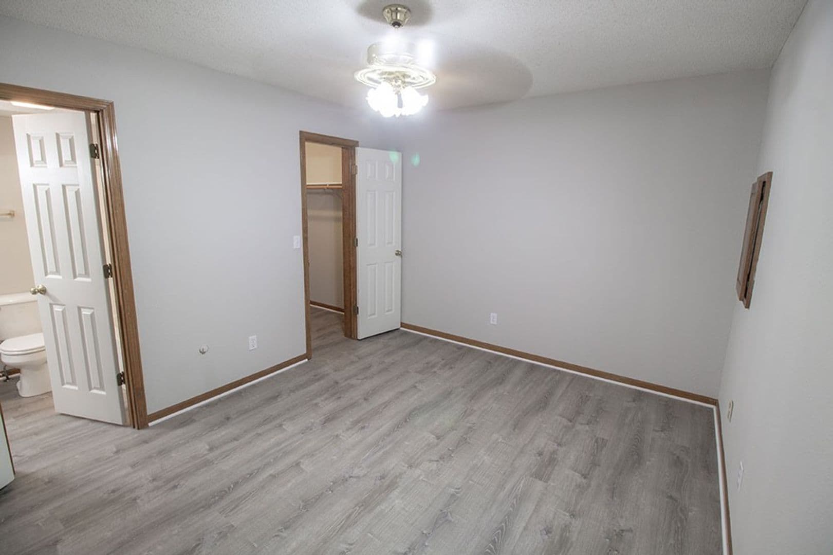 Columbia Apartment: 1316 Valley Creek