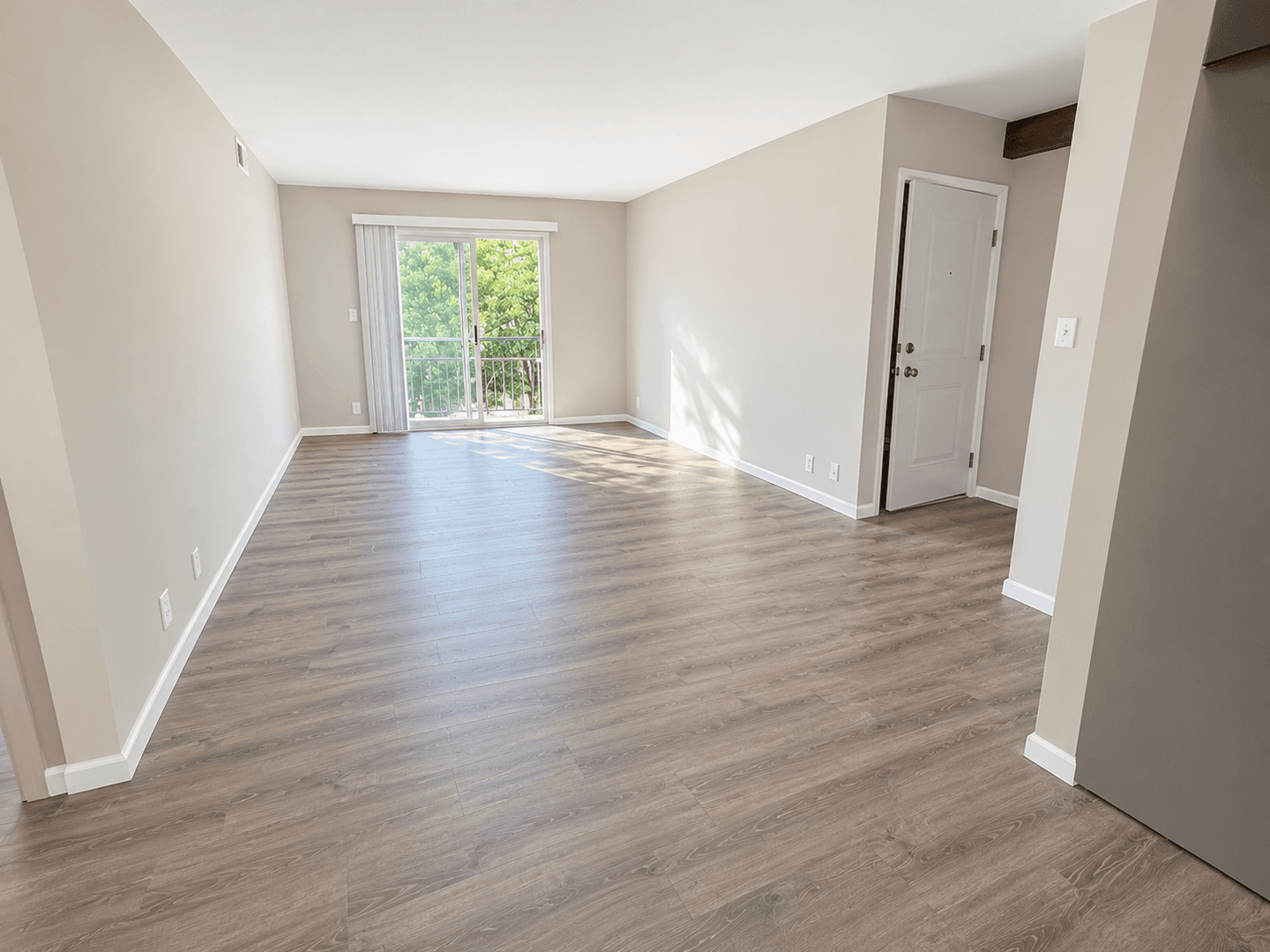 Columbia Apartment: 3408 Balboa Ln #45