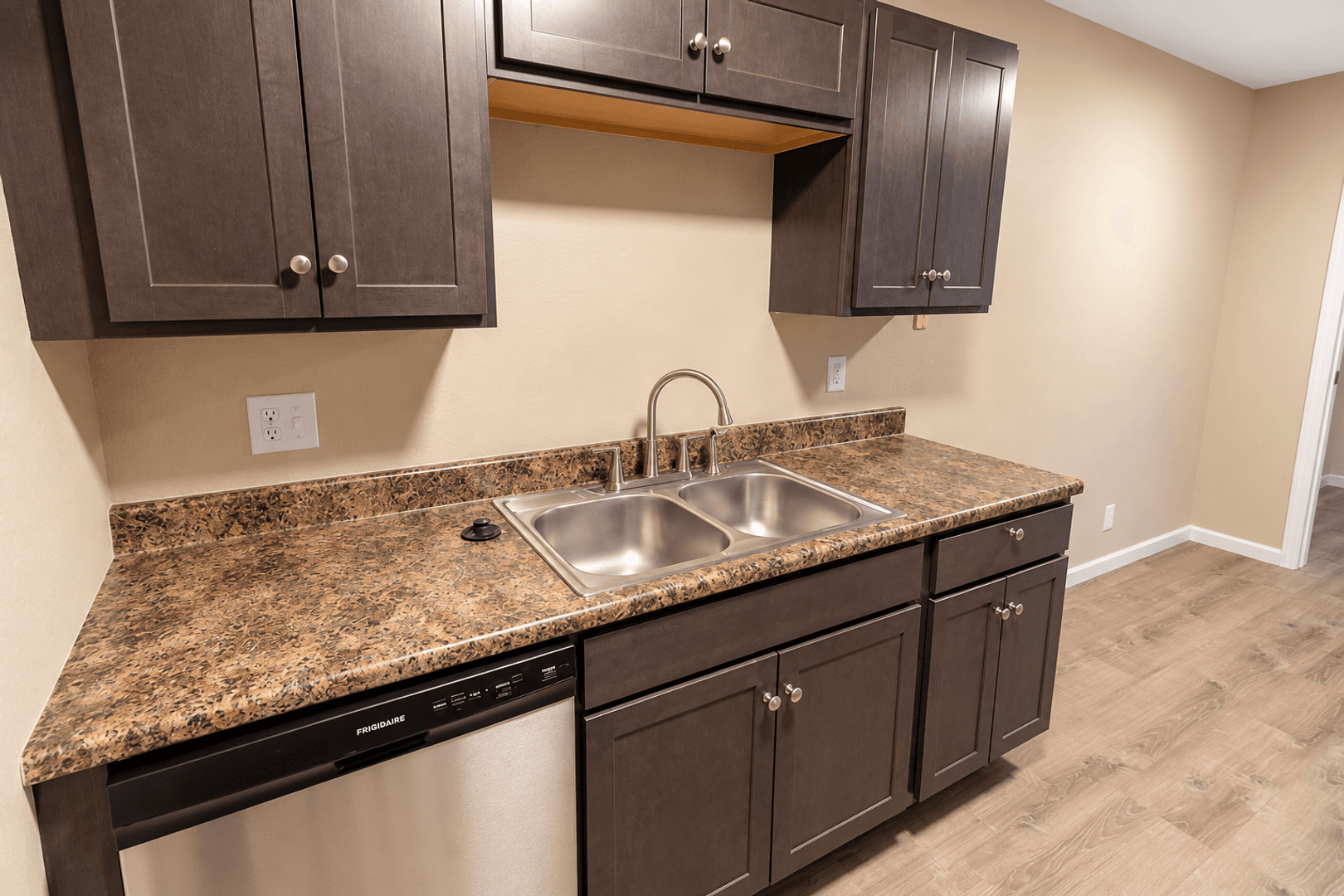 Columbia Apartment: 3408 Balboa Ln #43