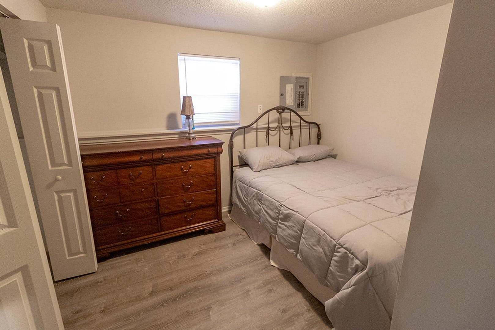 Columbia House: 204 Wheaton Ct