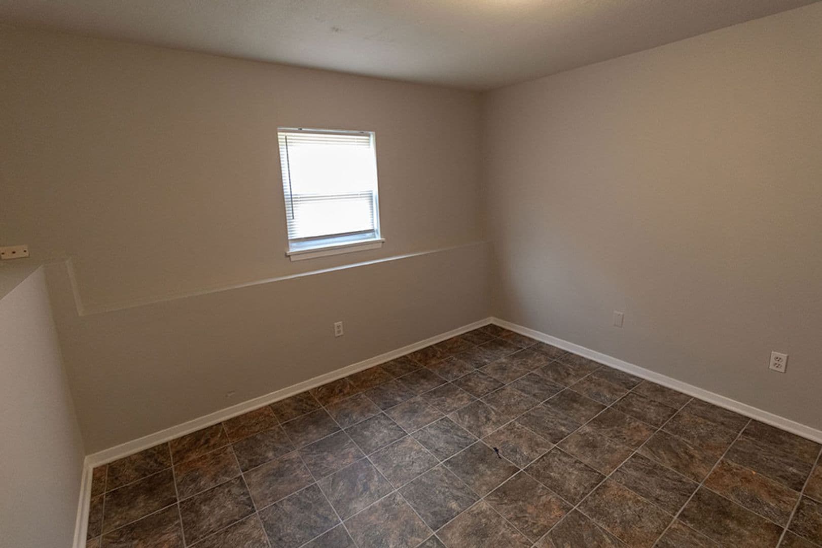 Columbia House: 1011 W Ash St