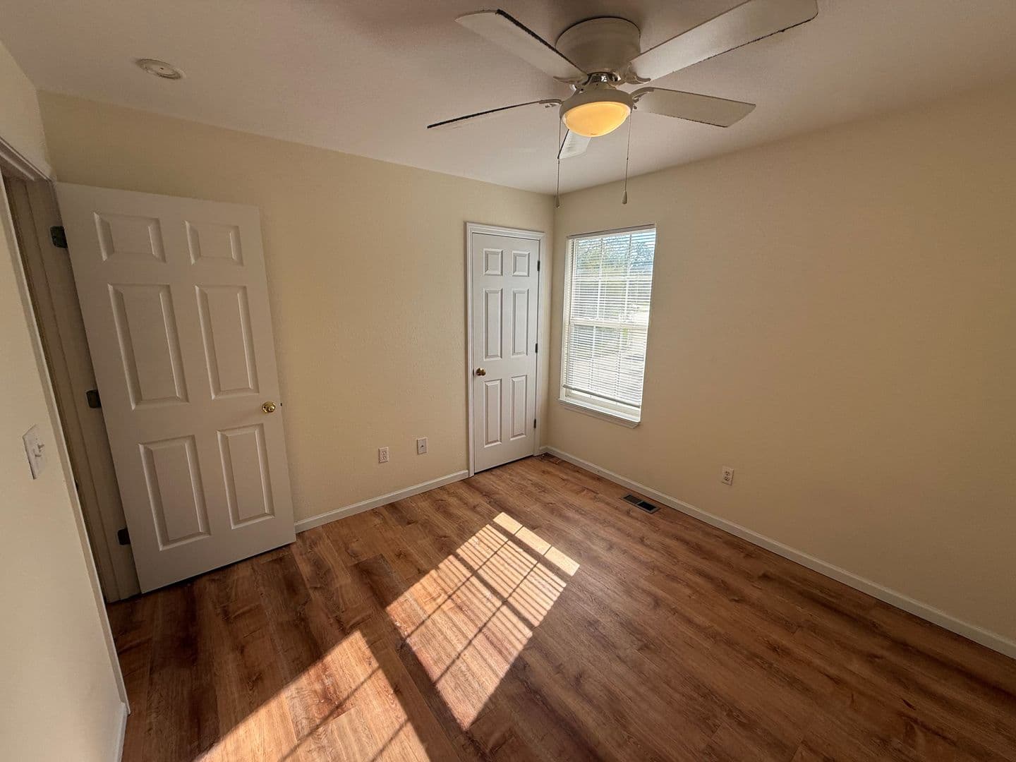 Columbia House: 1326 N Frideriki Dr
