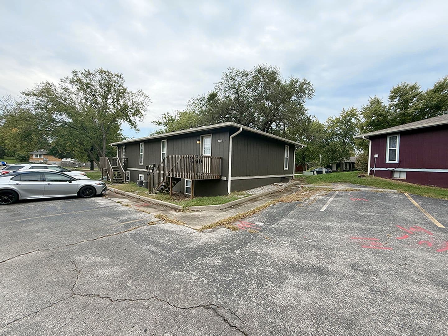 Columbia House: 212 Wheaton Ct