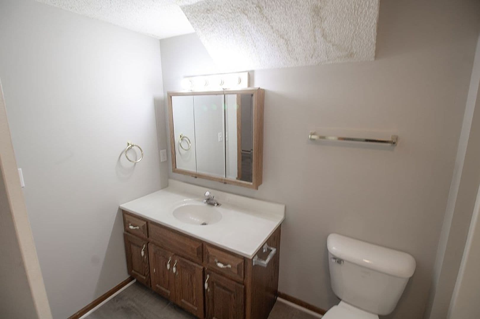 Columbia Apartment: 1316 Valley Creek