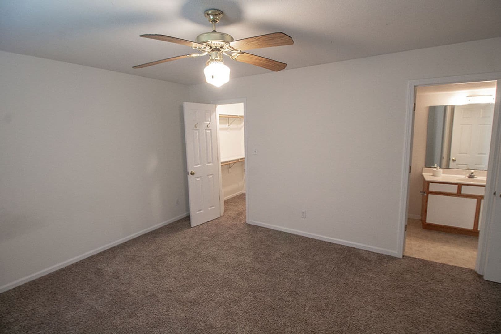 Columbia Apartment: 5200-5202 Tessa Way