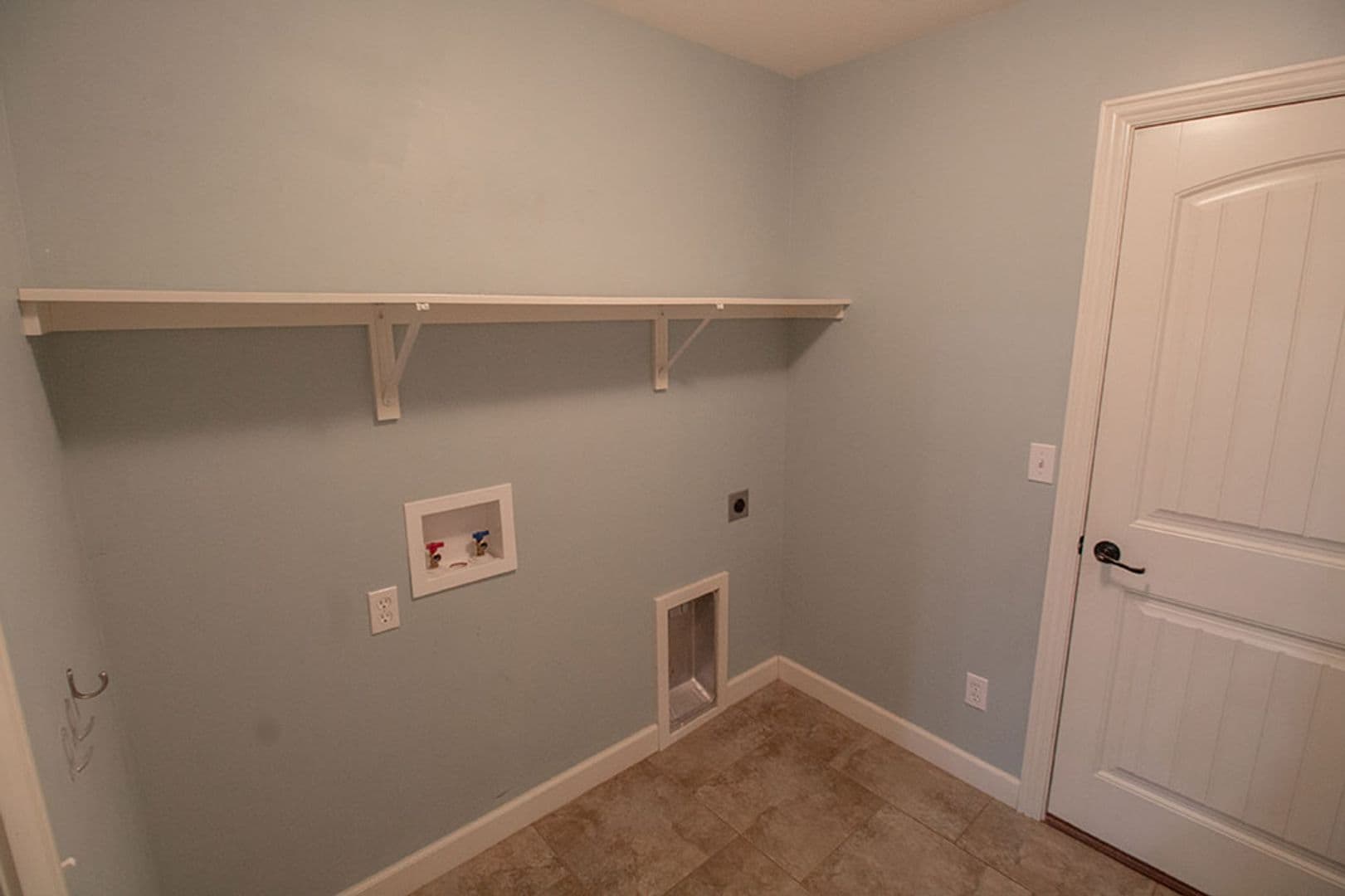 Columbia House: 7504 Wellford Ct