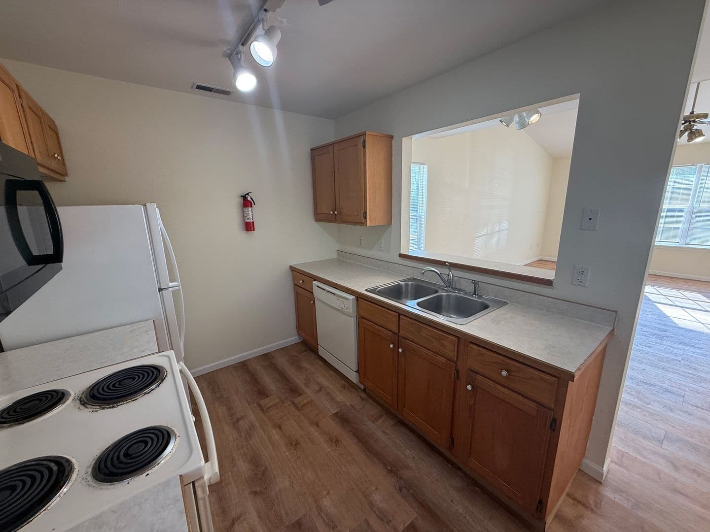 Columbia House: 1326 N Frideriki Dr