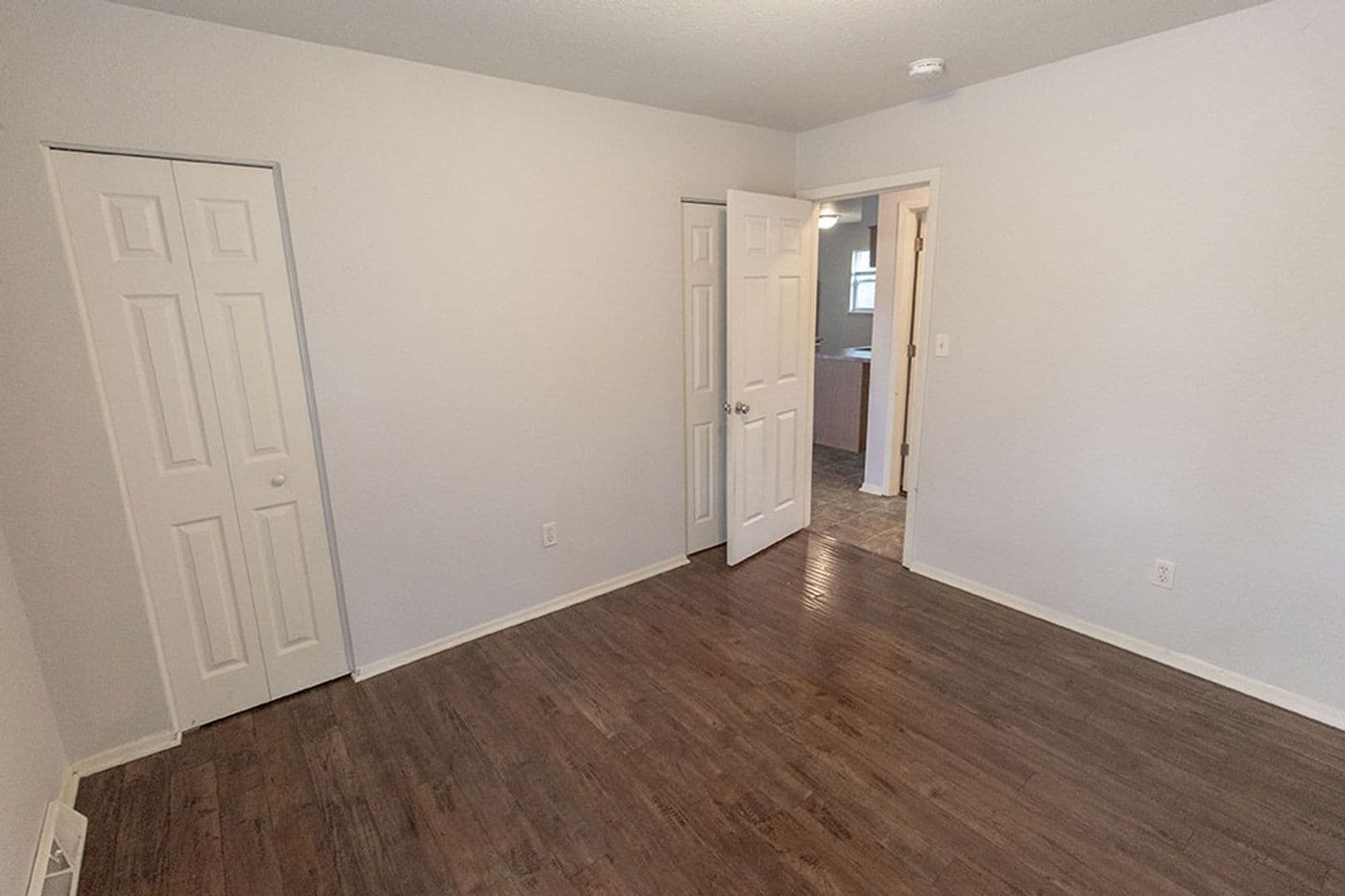 Columbia House: 1015 W Ash St