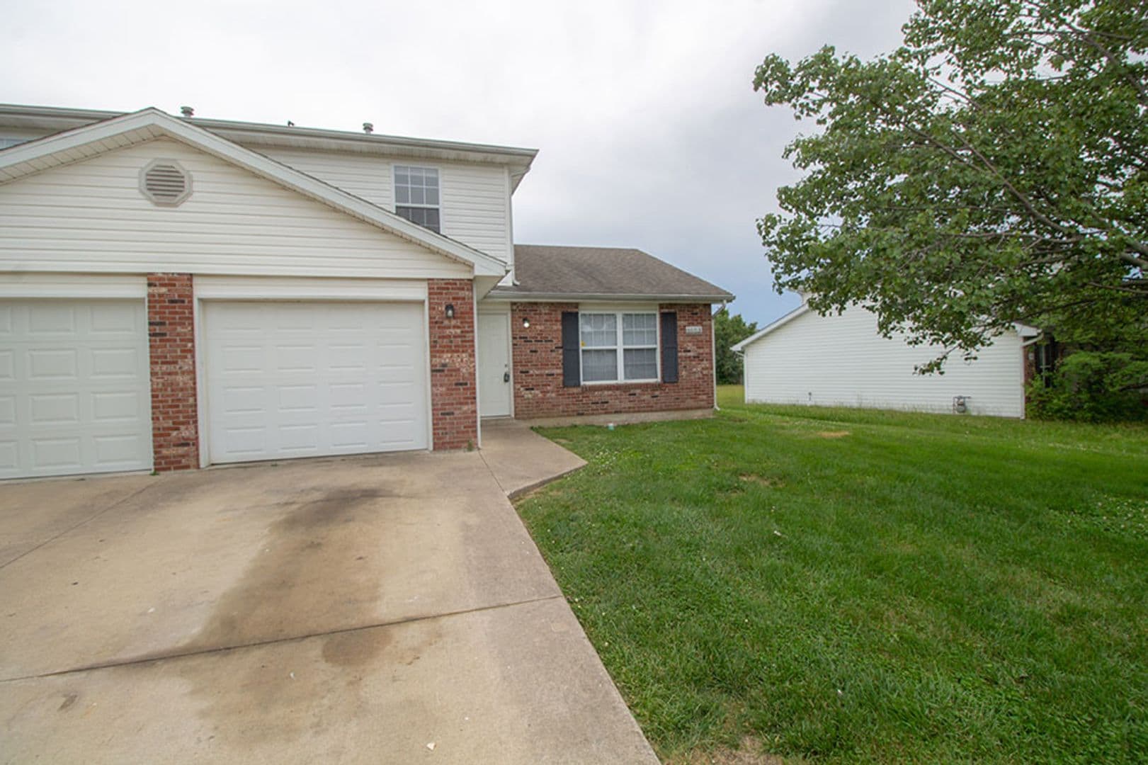 Columbia House: 1602 High Quest Cir