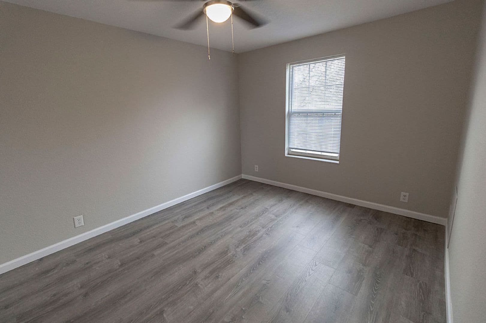 Columbia Apartment: 3408 Balboa Ln #26