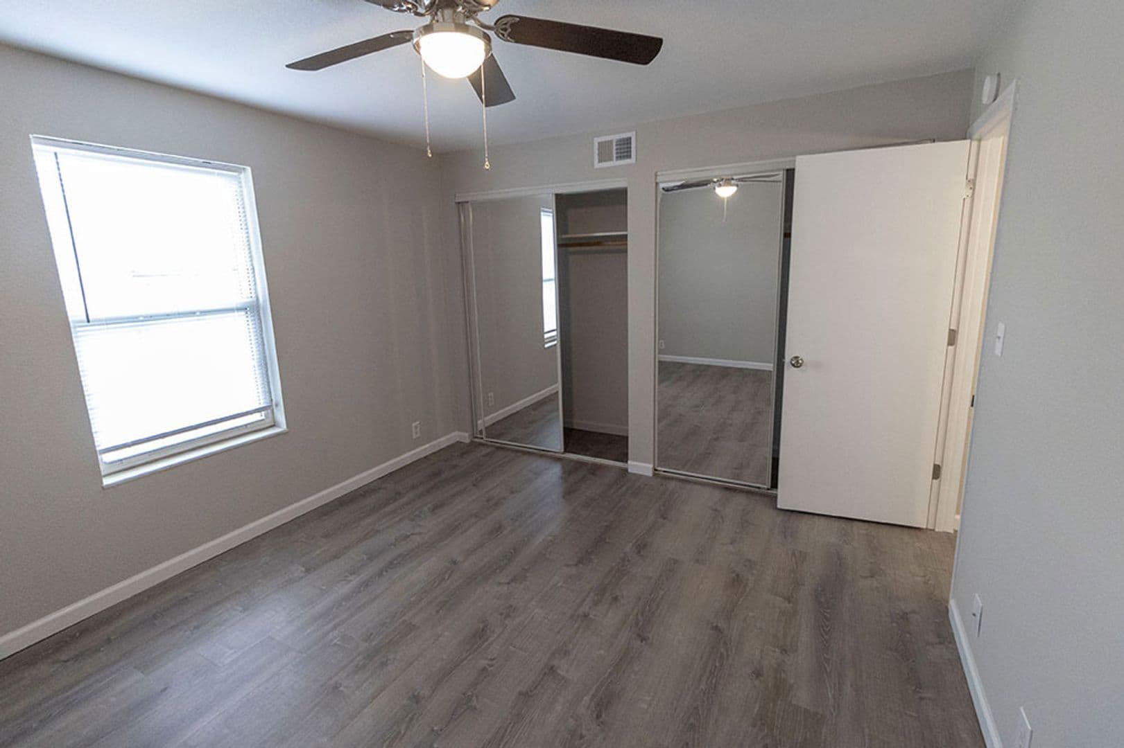 Columbia Apartment: 3408 Balboa Ln #26