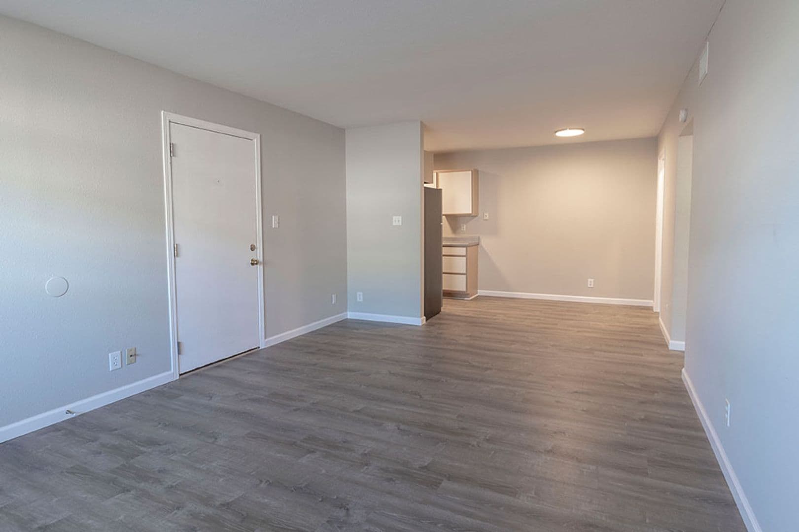 Columbia Apartment: 3408 Balboa Ln #31