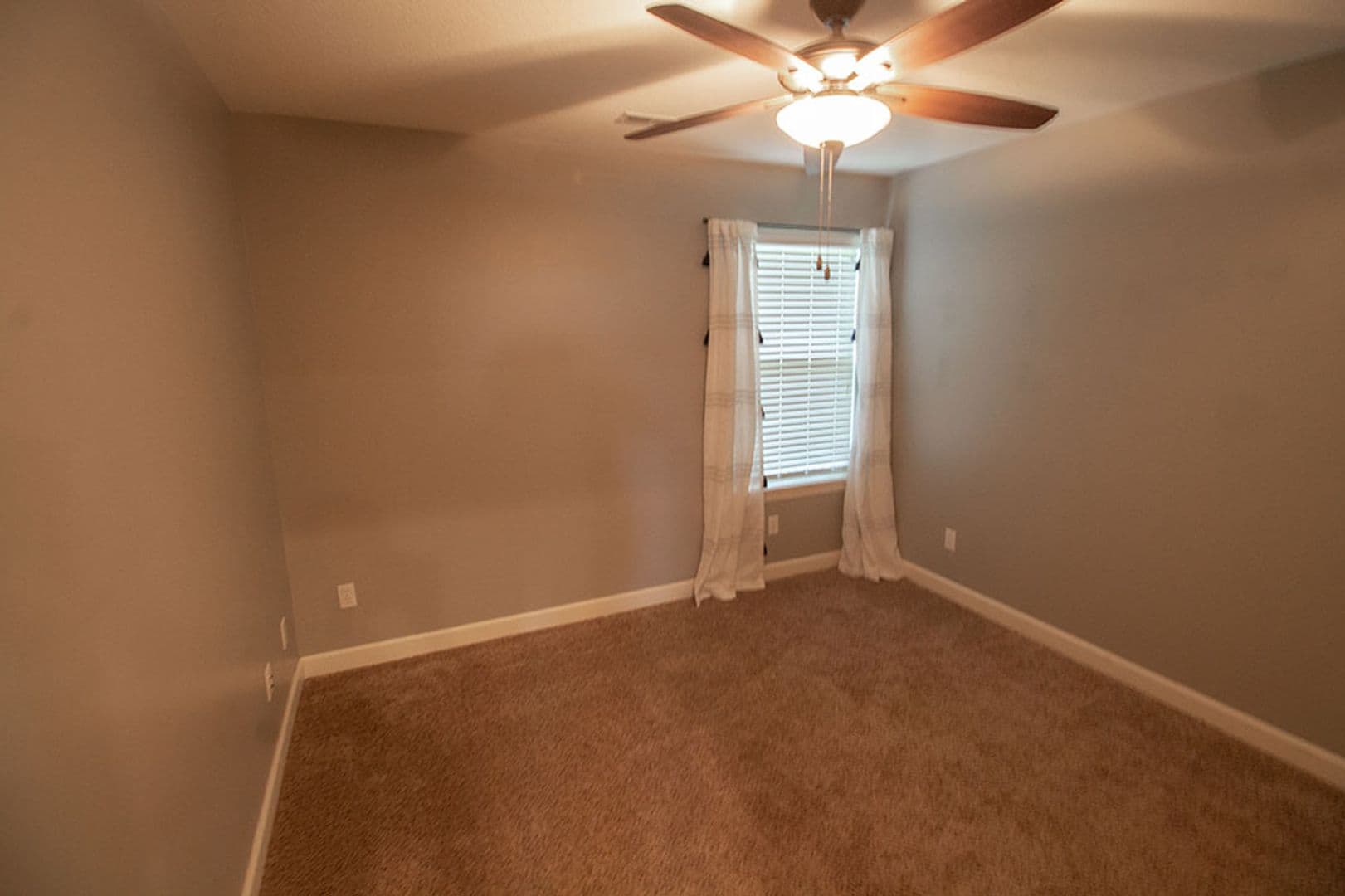 Columbia House: 7504 Wellford Ct