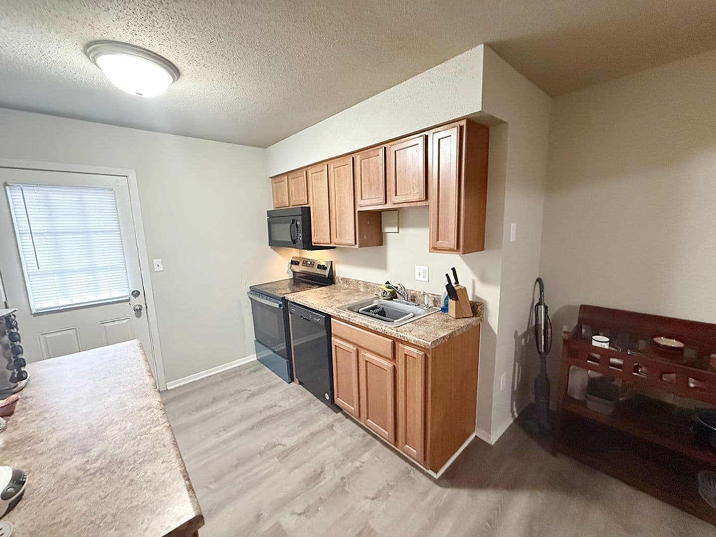 Columbia House: 212 Wheaton Ct