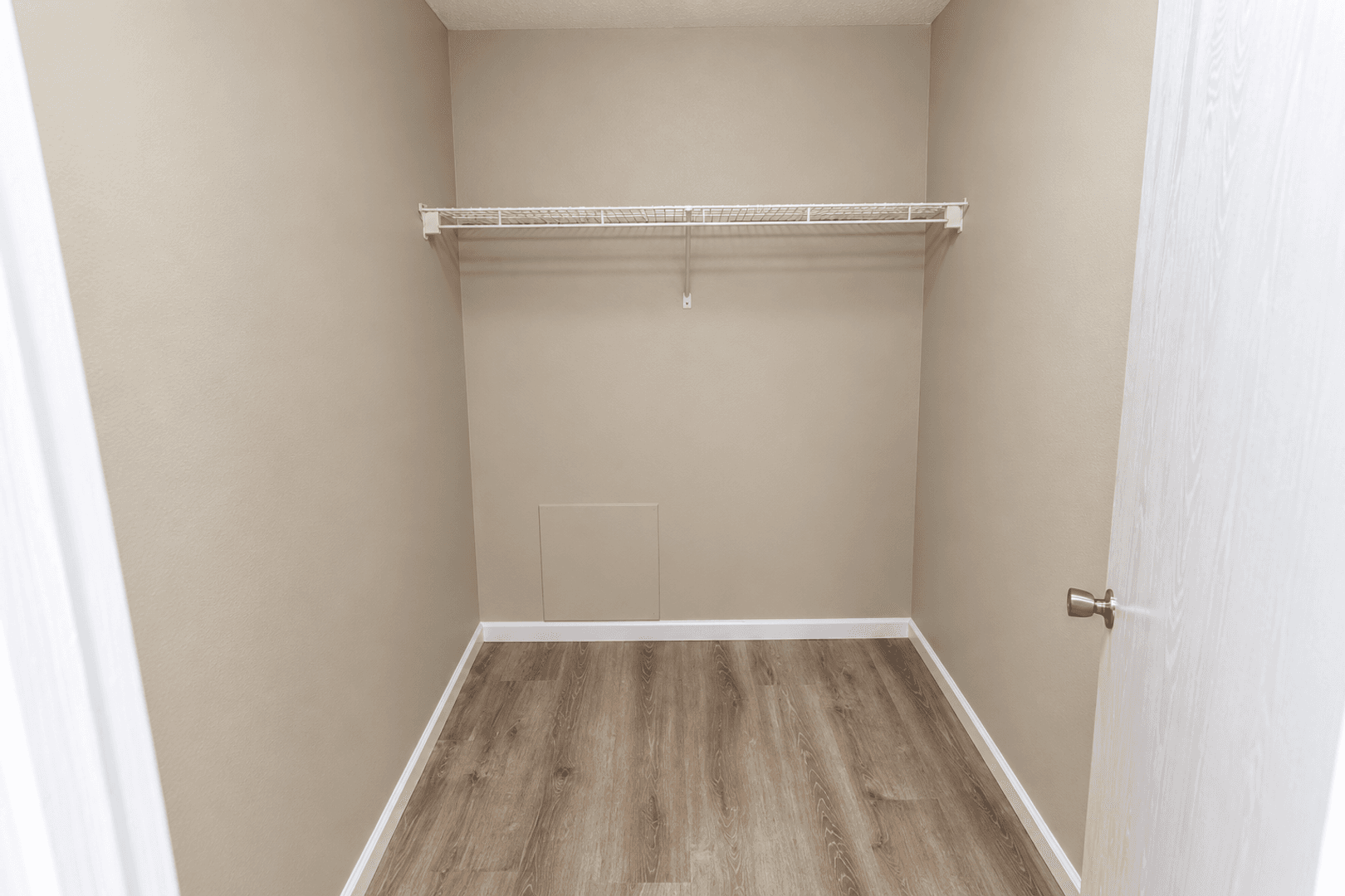 Columbia Apartment: 3408 Balboa Ln #43