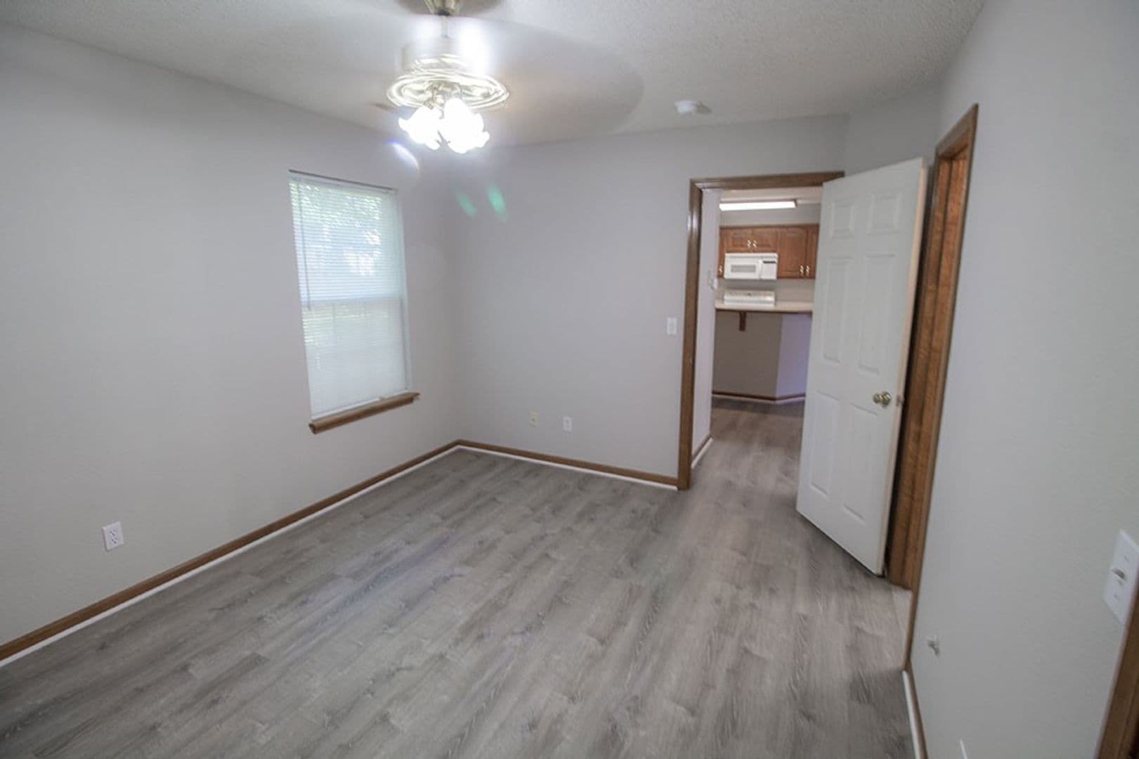 Columbia Apartment: 1316 Valley Creek