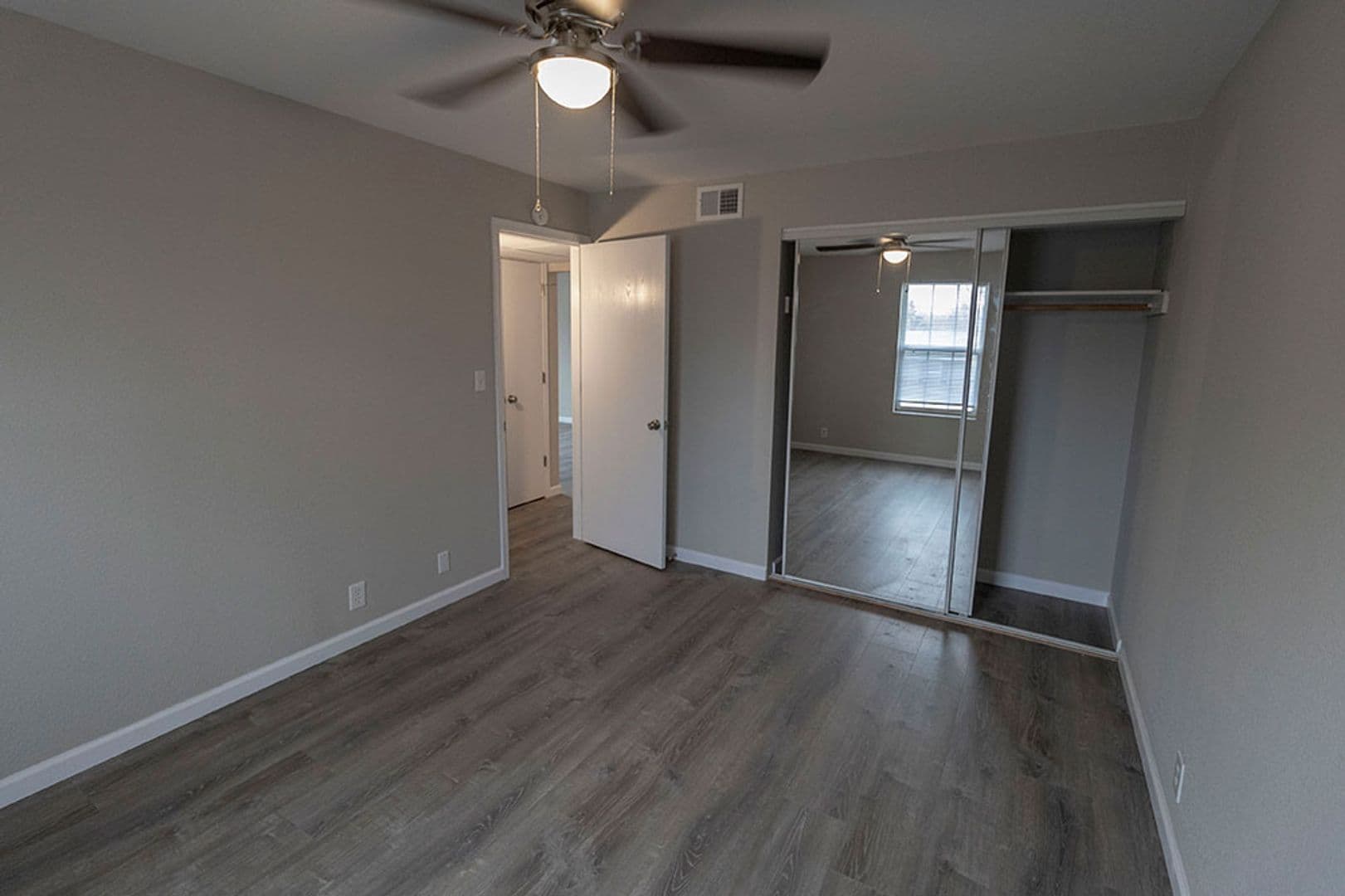 Columbia Apartment: 3408 Balboa Ln #26