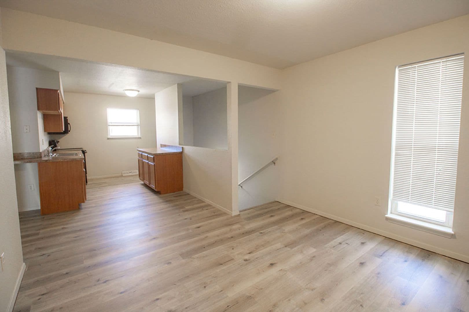 Columbia House: 1005 W Ash St