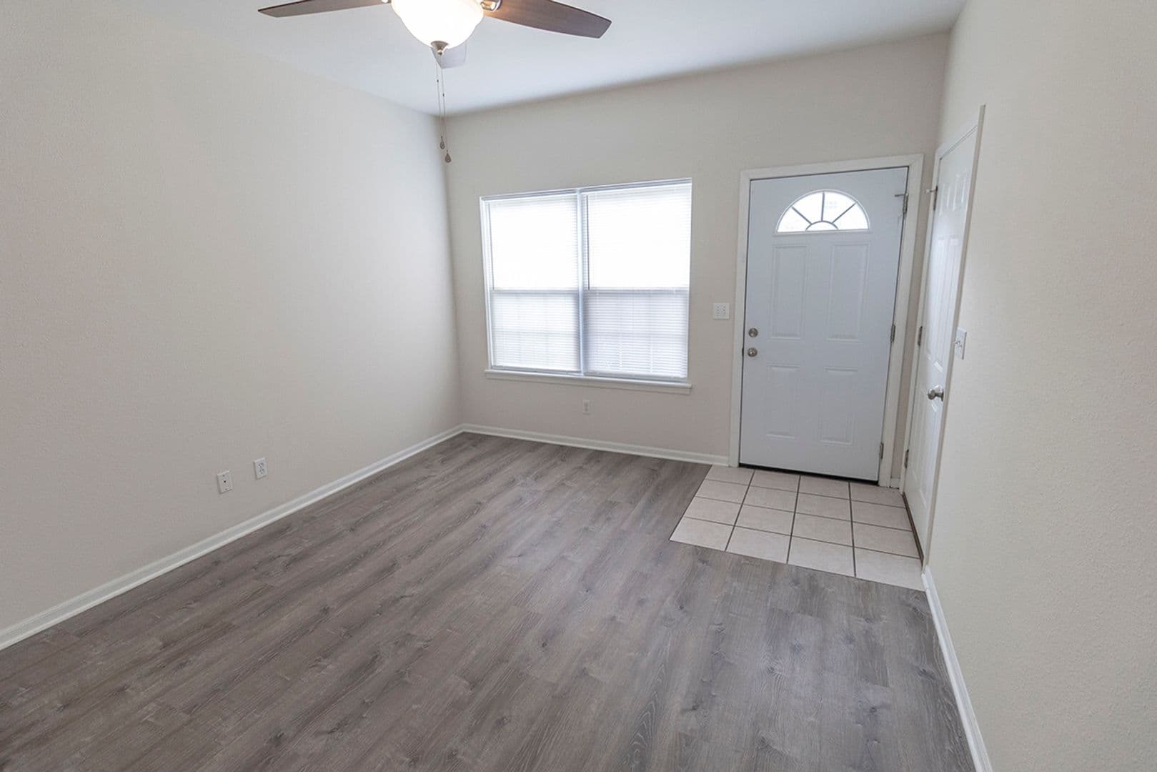 Columbia House: 5000 Derby Ridge Dr - 307