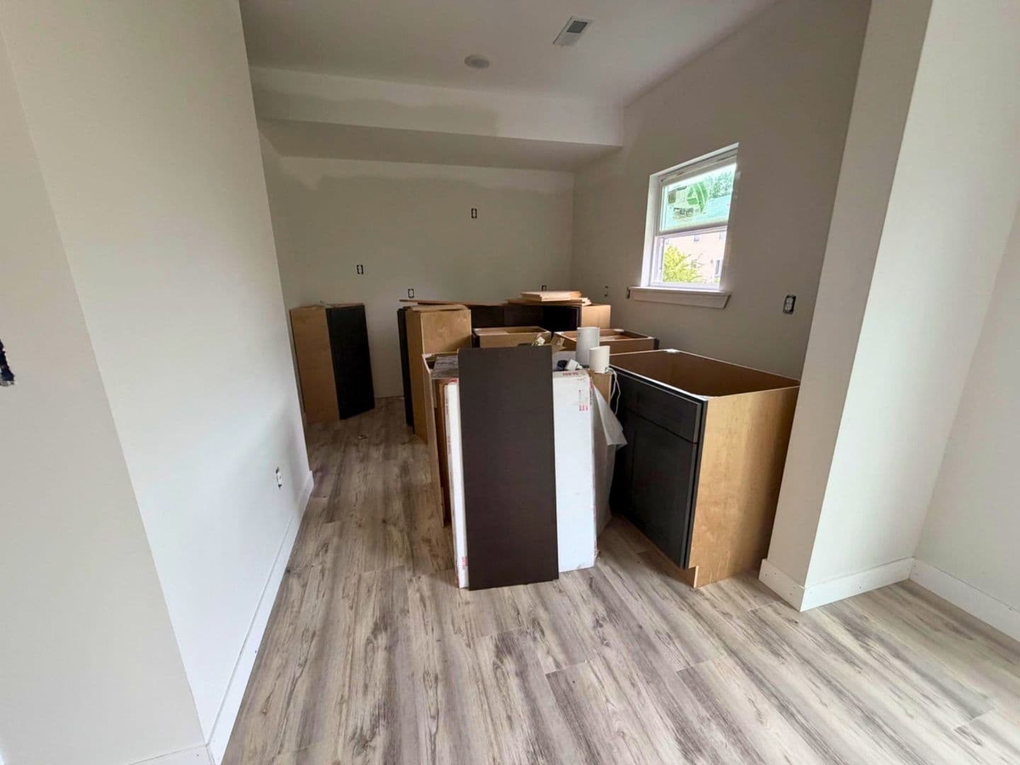 Columbia House: 5000 Derby Ridge Dr - 503