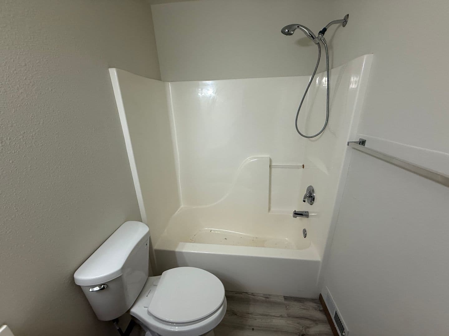 Columbia House: 5000 Derby Ridge Dr - 208