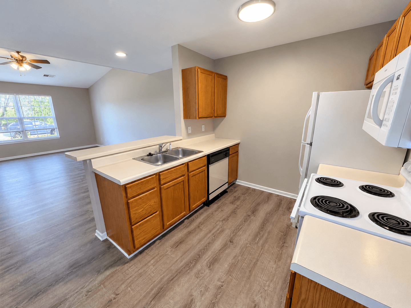 Columbia House: 1421 Risen Star Ct