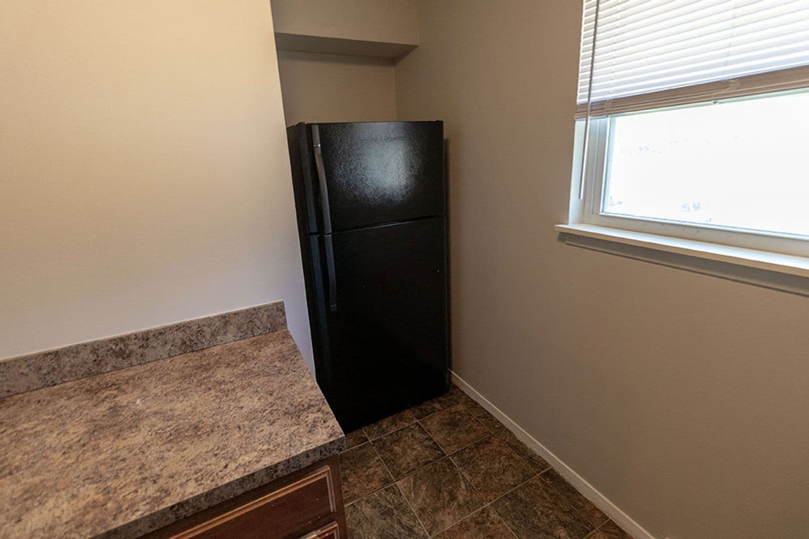 Columbia House: 1011 W Ash St