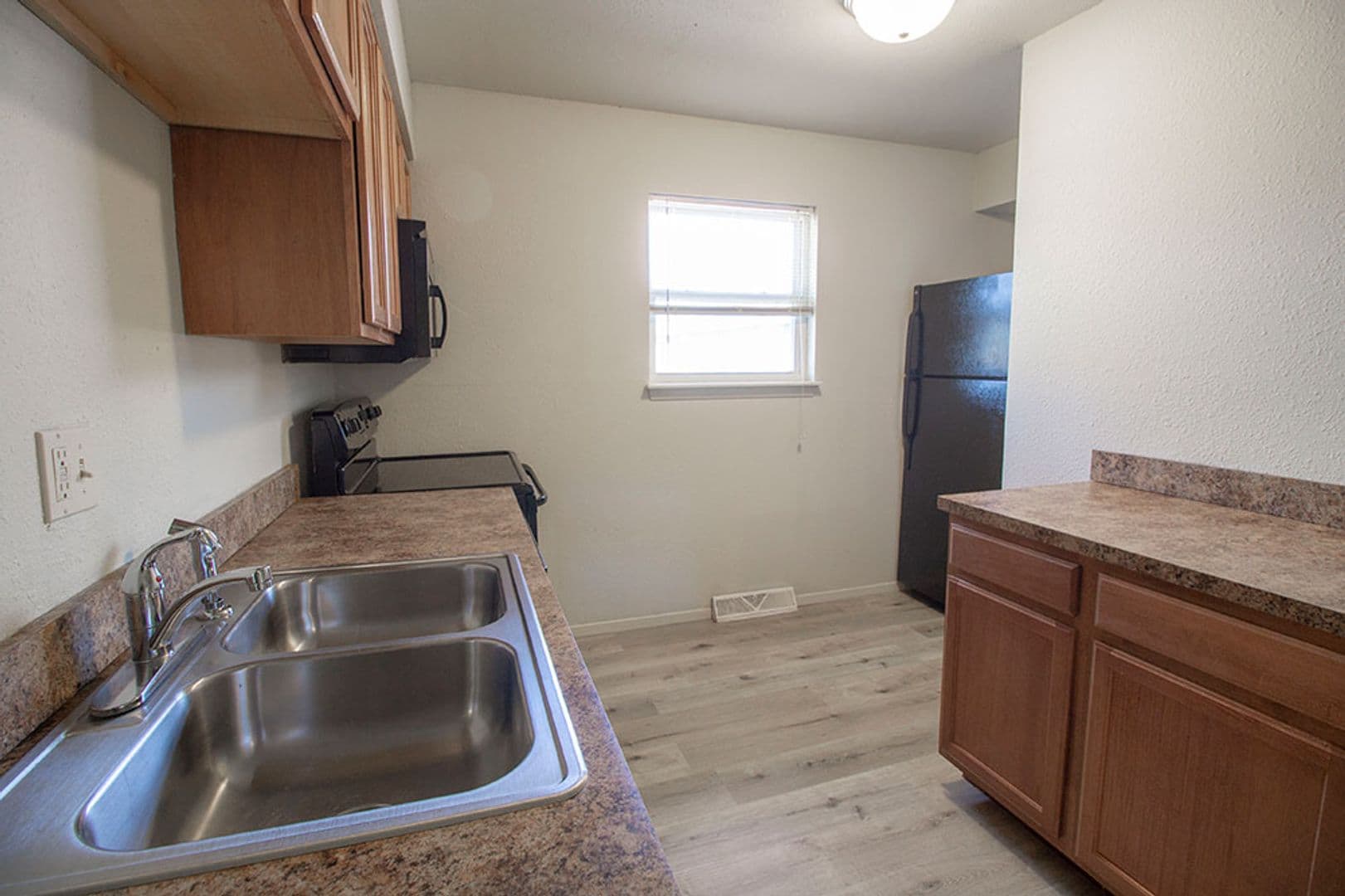 Columbia House: 1005 W Ash St