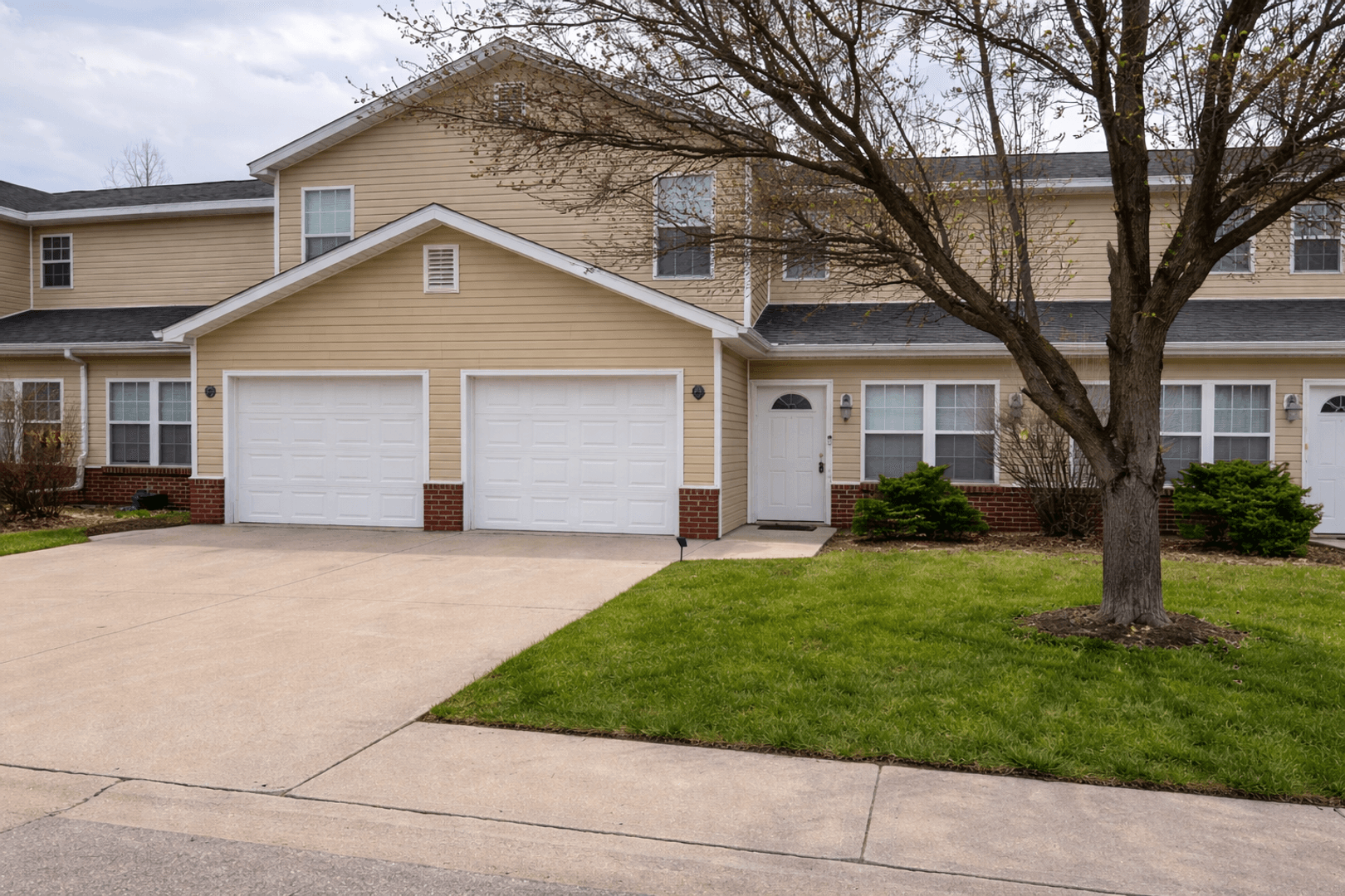 Columbia House: 5000 Derby Ridge Dr - 208