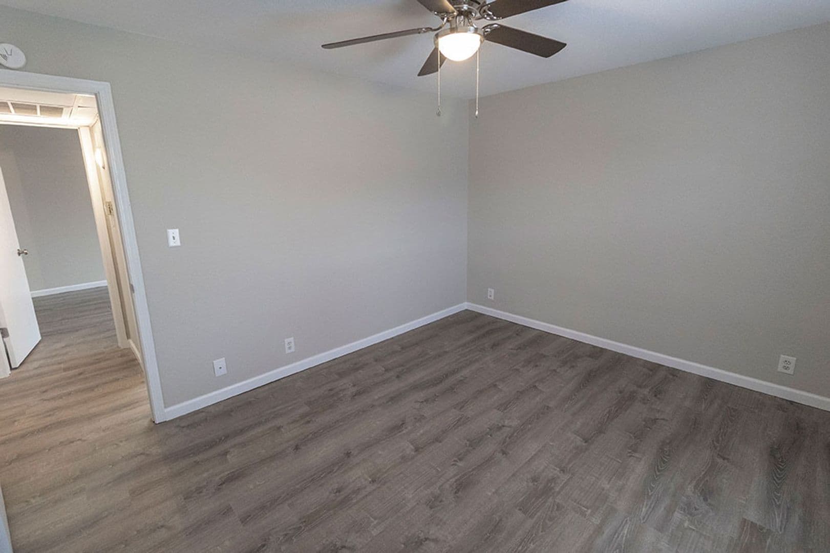 Columbia Apartment: 3408 Balboa Ln #26