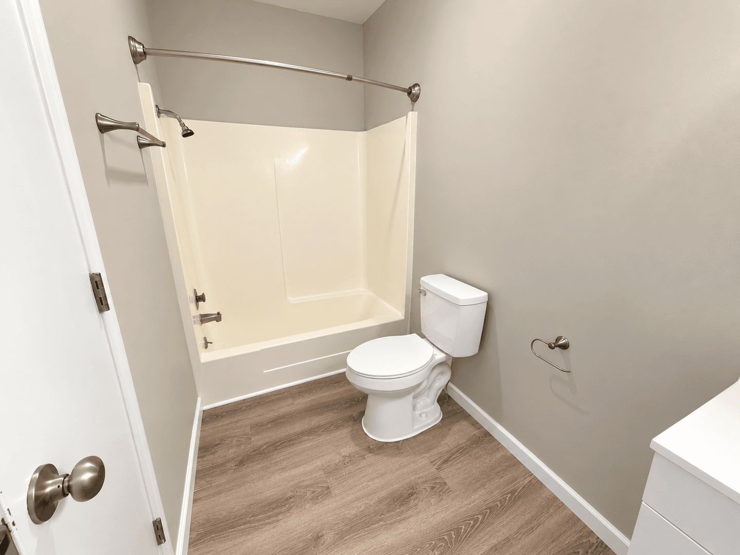 Columbia Apartment: 3408 Balboa Ln #45