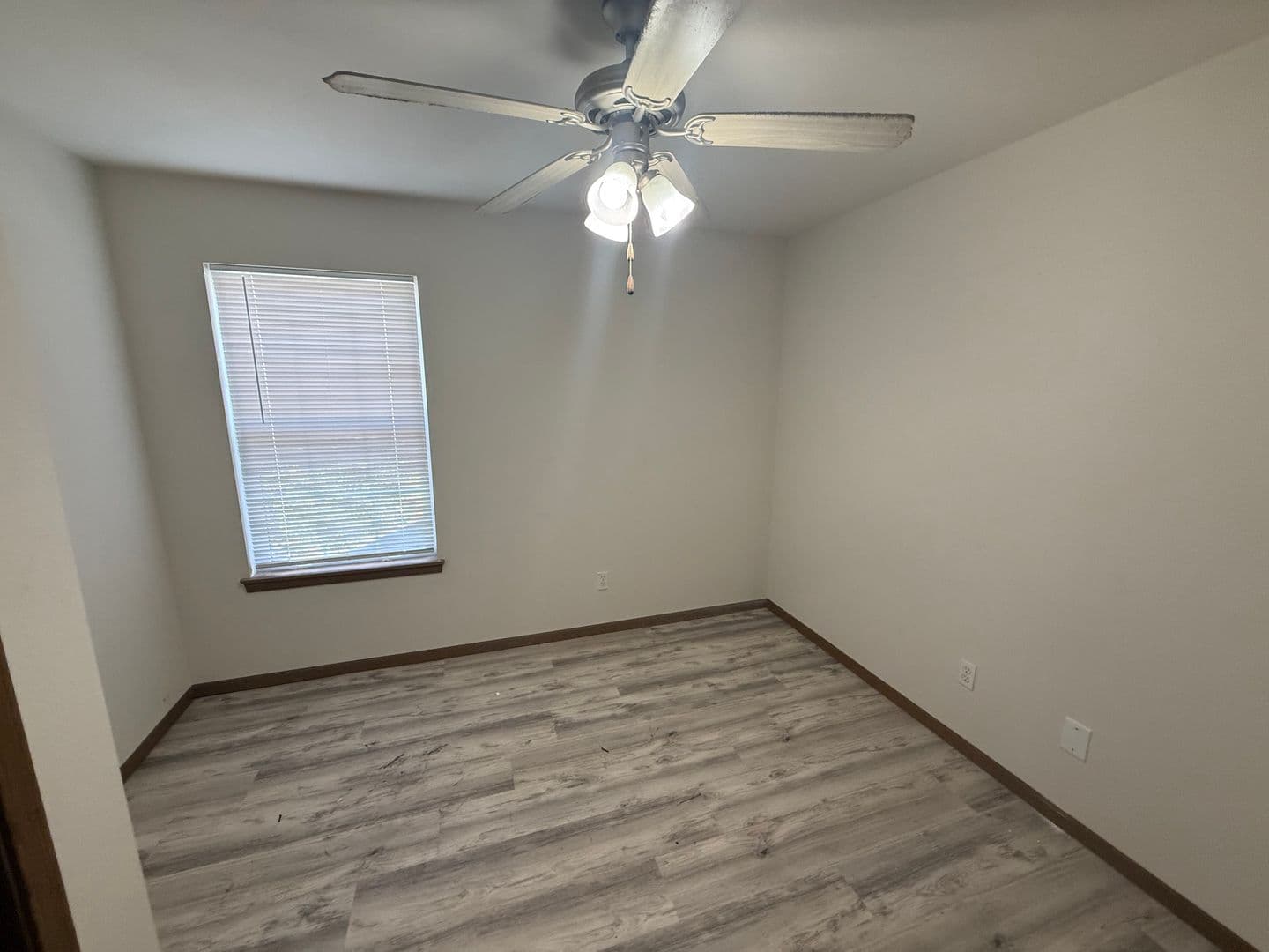 Columbia House: 5000 Derby Ridge Dr - 208