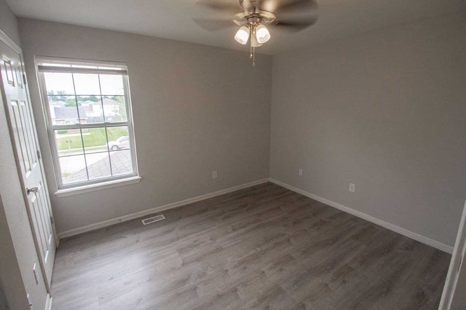 Columbia House: 1602 High Quest Cir