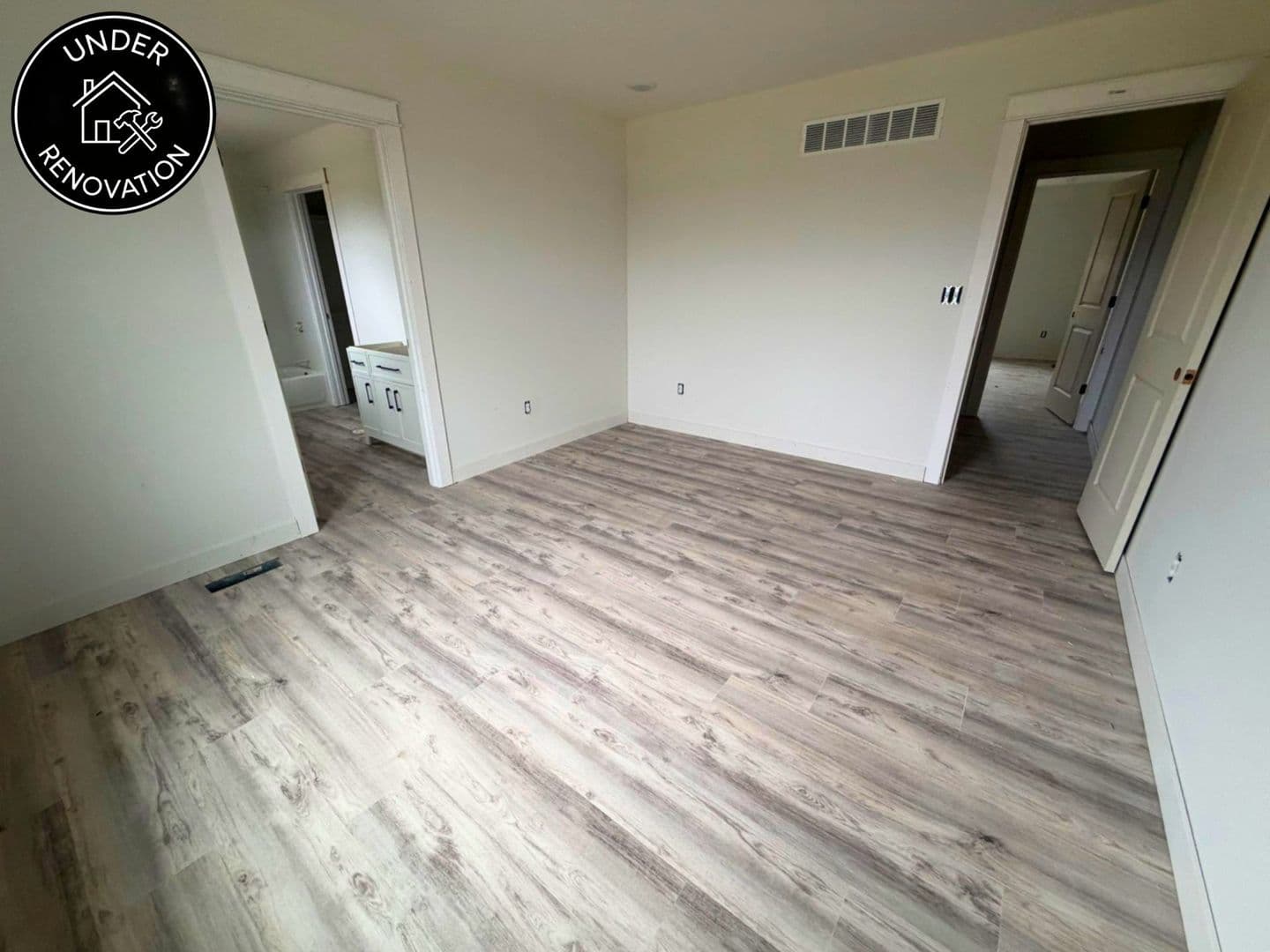 Columbia House: 5000 Derby Ridge Dr - 504