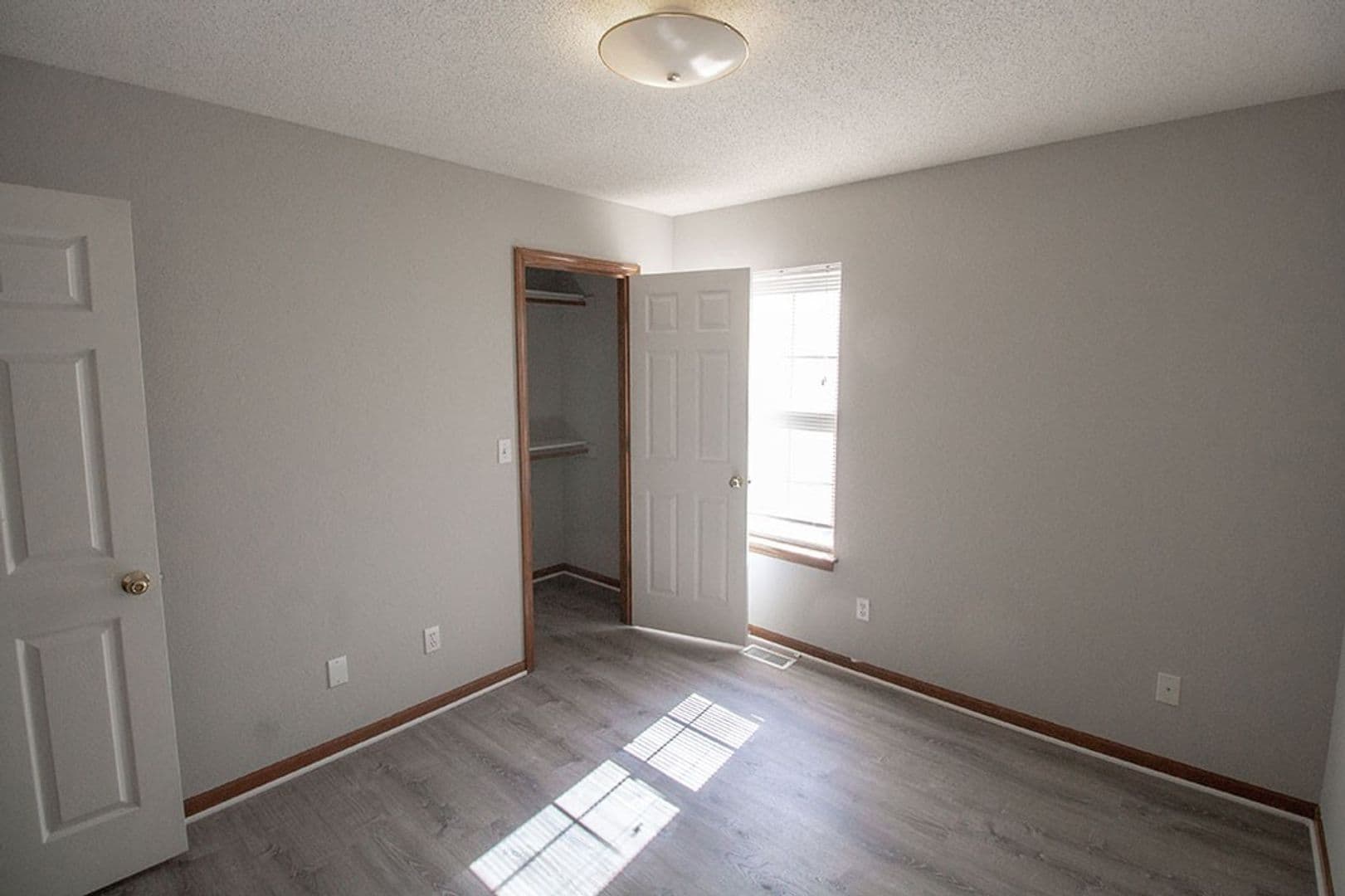 Columbia Apartment: 1316 Valley Creek