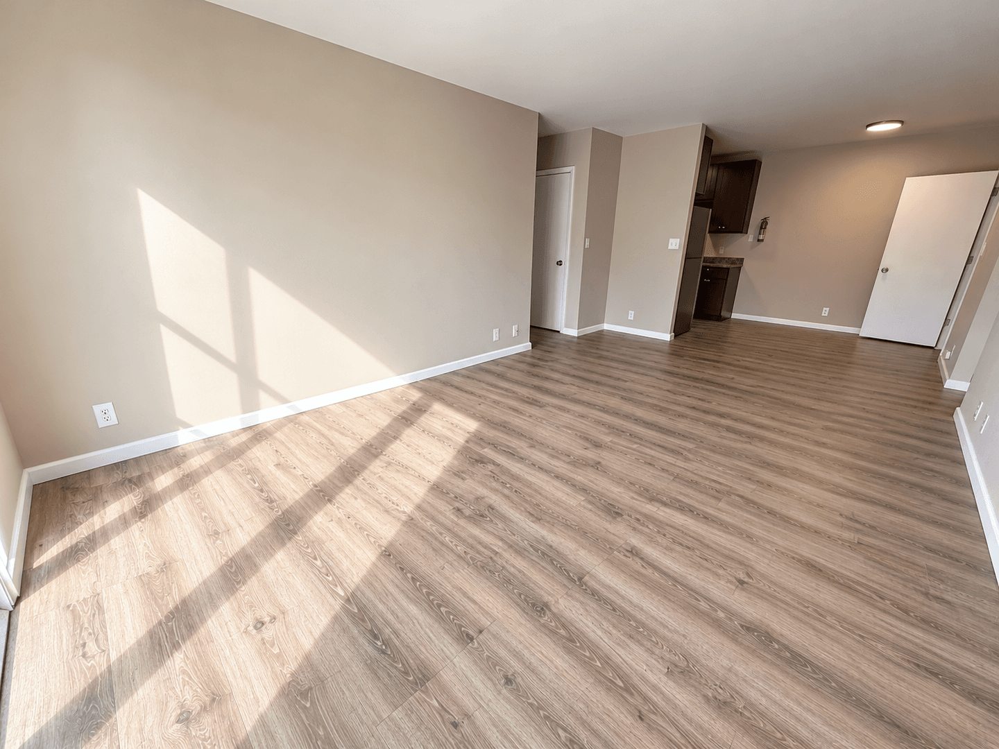 Columbia Apartment: 3408 Balboa Ln #45