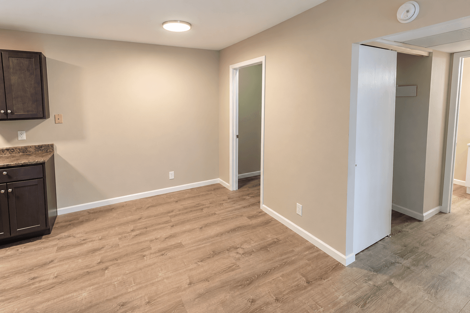 Columbia Apartment: 3408 Balboa Ln #43