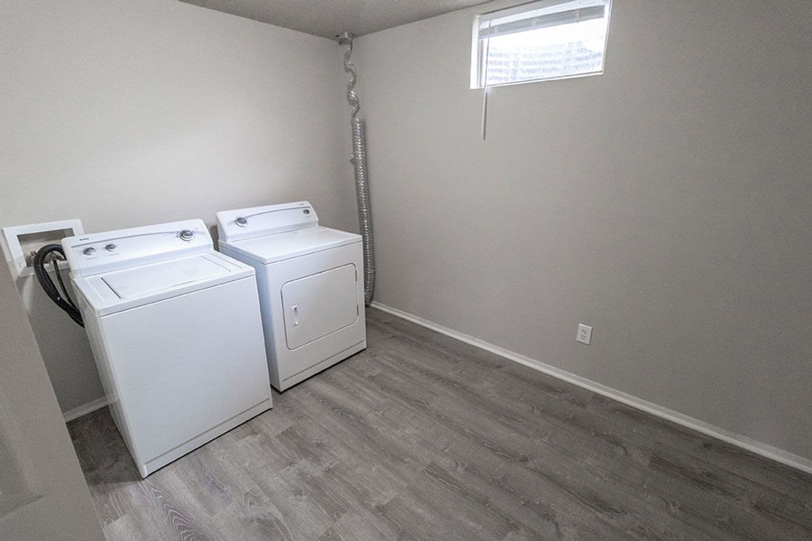 Columbia House: 212 Wheaton Ct